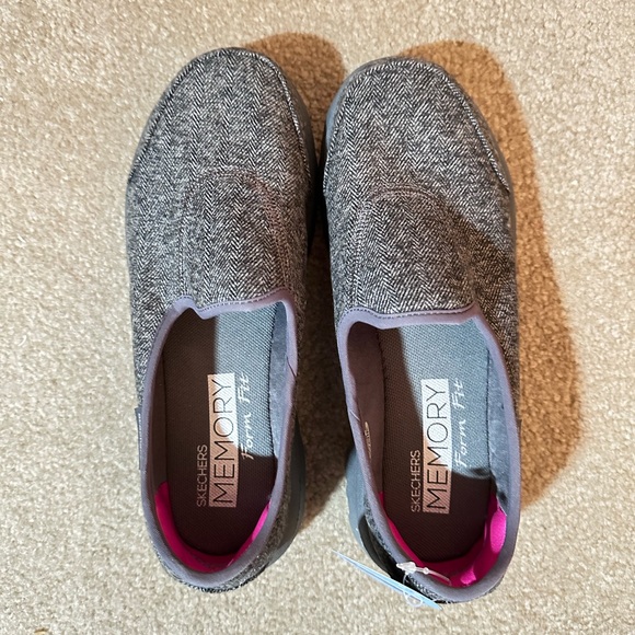 Skechers Go Walk Memory foam. Brand new in box. Size 6.5 - Picture 8 of 8
